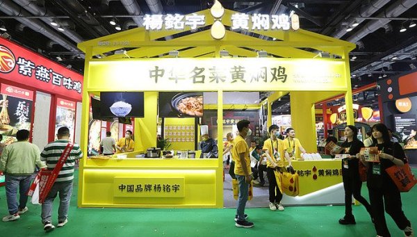 短线炒股配资 杨铭宇黄焖鸡创始人卸任总经理，门店曾因食品安全问题被曝光